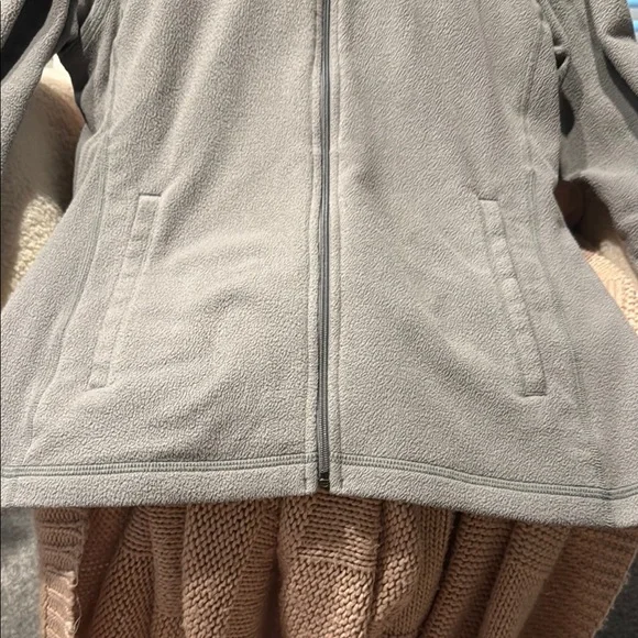 Patagonia Women's Gray Fleece Jacket- size medium - Picture 3 of 6